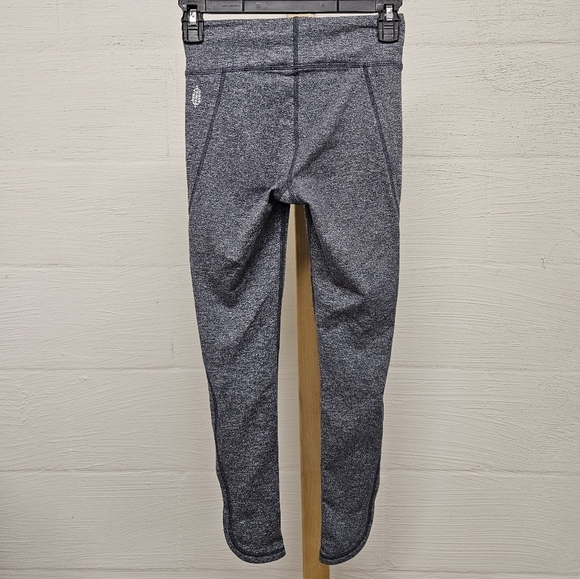 Free People FP Movement Infinity Cut Out Leggings in Navy Blue and White Sz XS - Picture 6 of 13